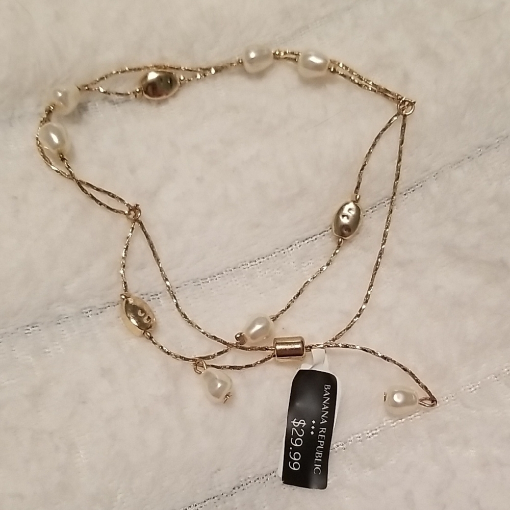 Banana Republic Gold and White Bracelet Dainty Design